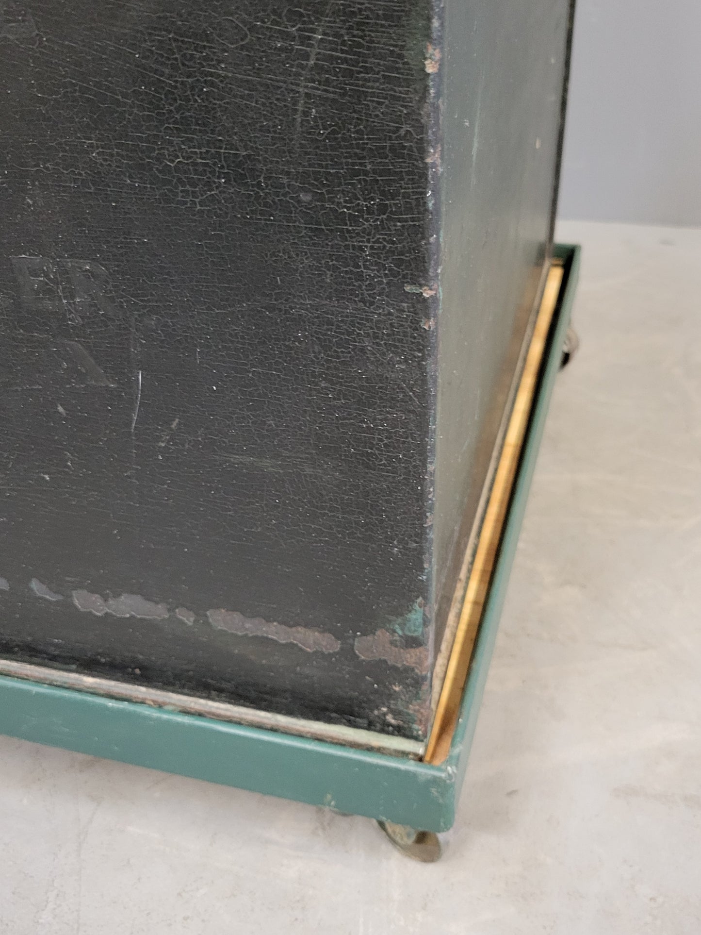 Antique English Iron Milner's Patent Fire Resisting Safe Painted Green (CH)