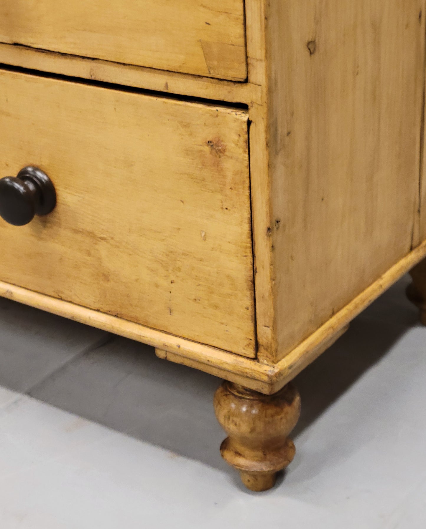 Antique English Edwardian Circa 1900 Scrubbed Pine Dresser Chest of Drawers With Turnip Feet