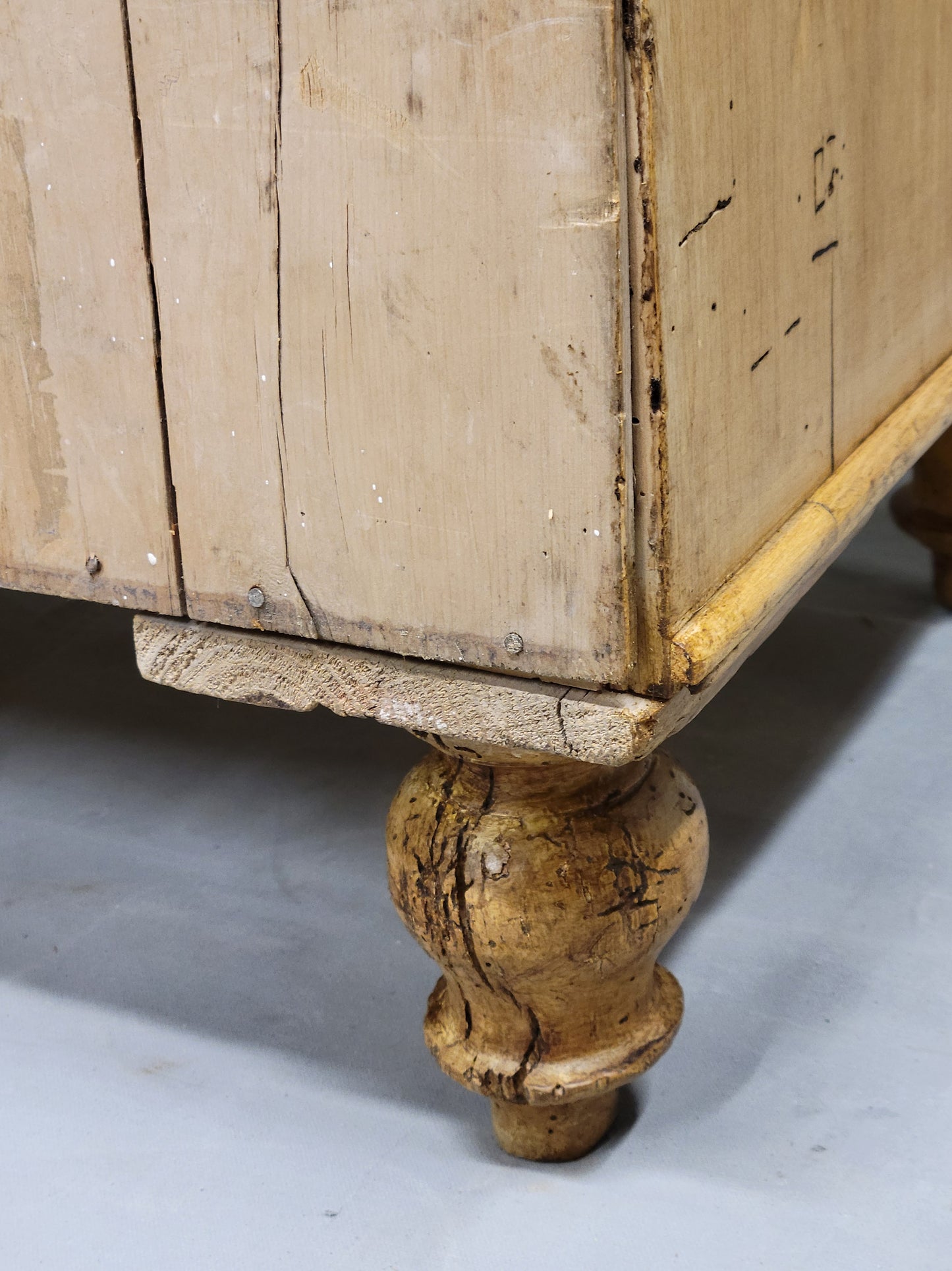 Antique English Edwardian Circa 1900 Scrubbed Pine Dresser Chest of Drawers With Turnip Feet