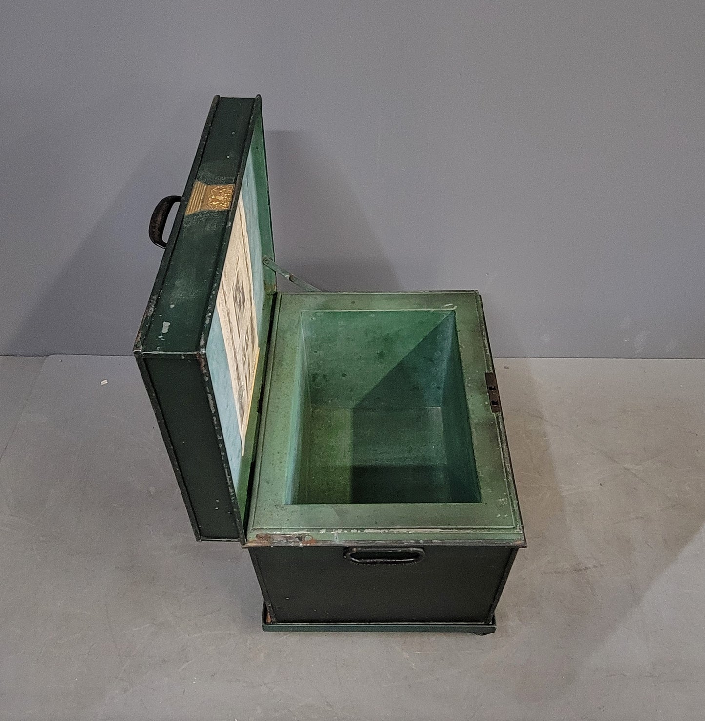 Antique English Iron Milner's Patent Fire Resisting Safe Painted Green (CH)