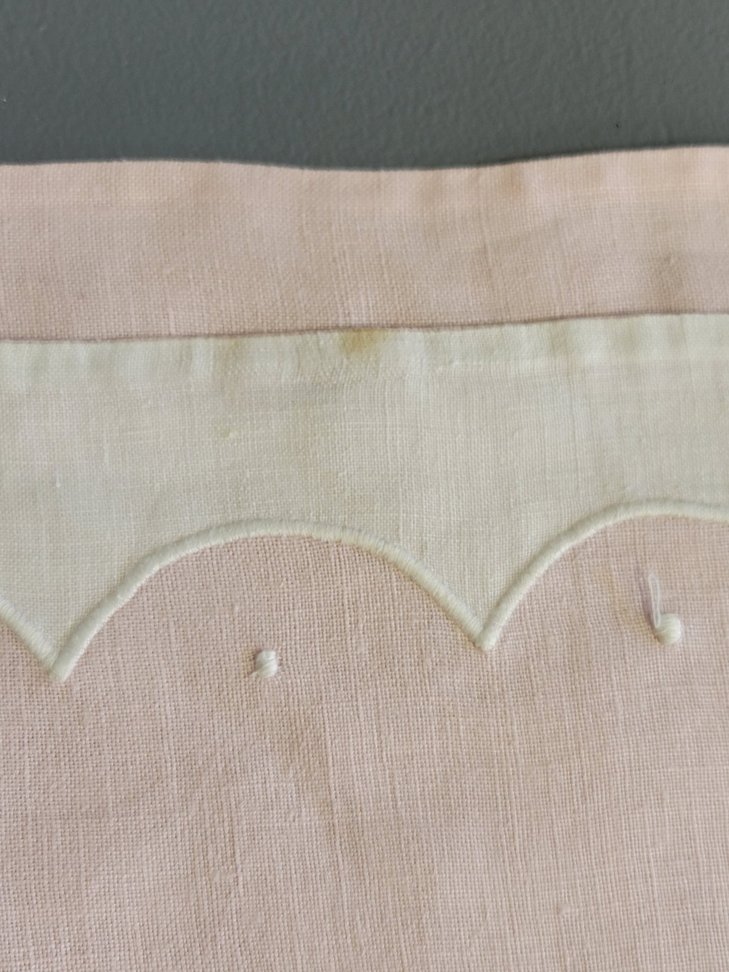 Vintage 1950s Pink and White Scallop Embroidered Linen Placemat and Napkin Set