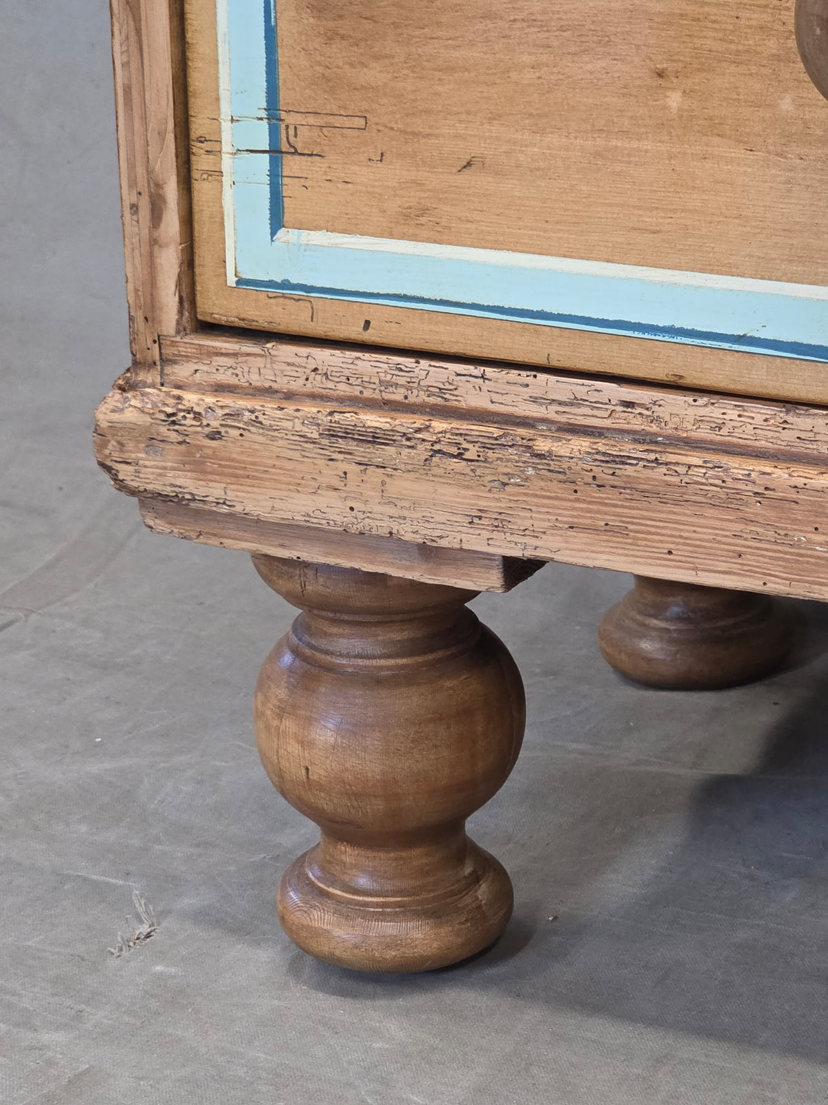 Antique English Edwardian Natural Pine Chest of Drawers with Blue French Line
