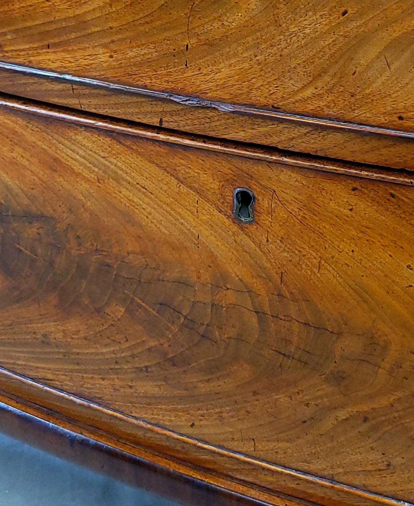 Antique English Edwardian Figured Mahogany Dresser With Original Knobs