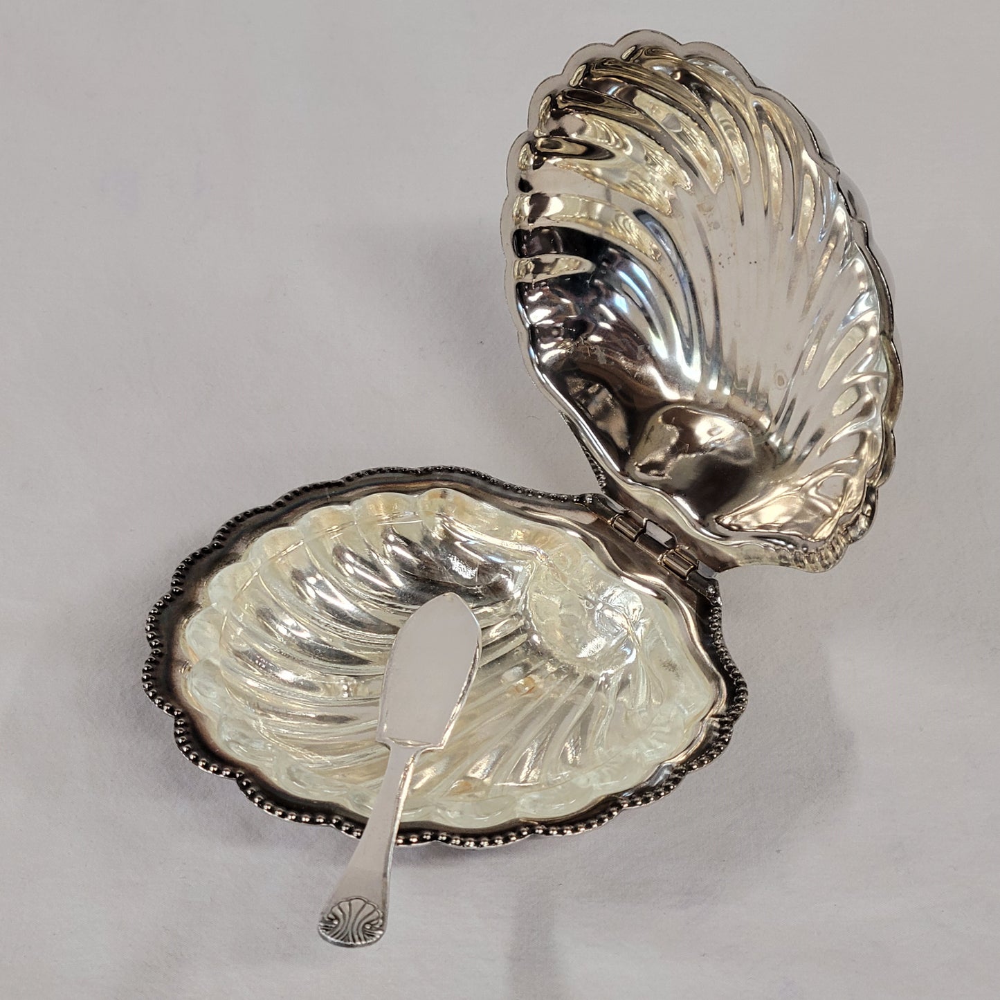 Vintage English Silver Plate Scallop Shell Butter Disk With Glass Liner and Knife