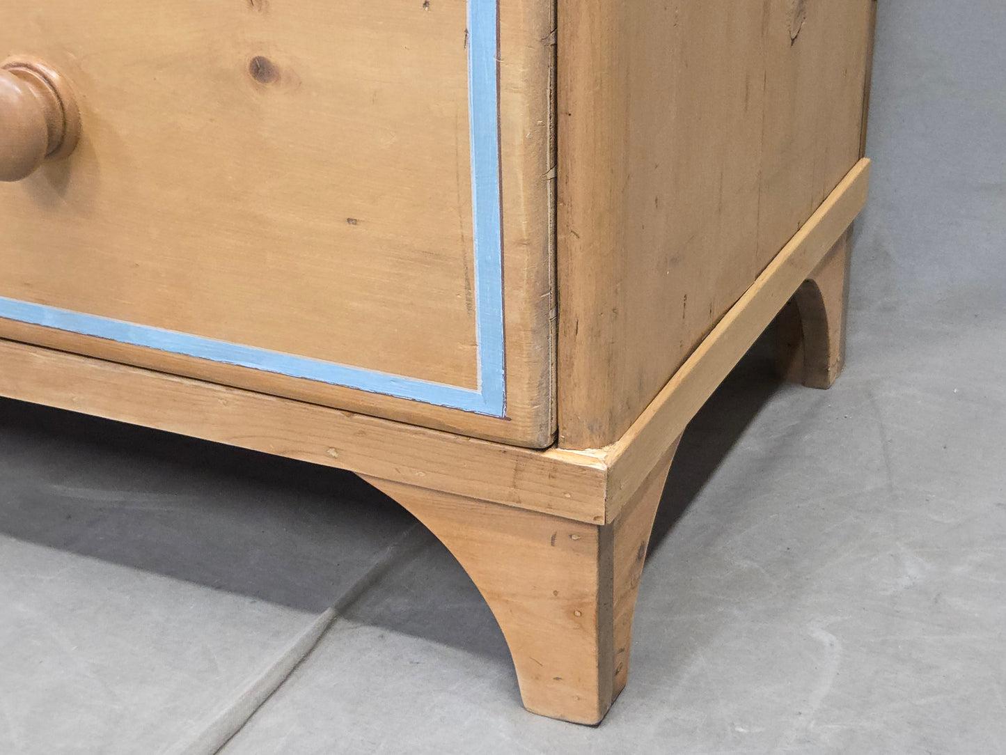 Antique English Edwardian Natural Pine Chest of Drawers with Blue French Line
