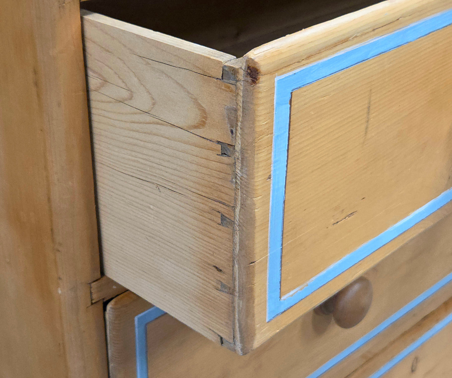 Antique English Edwardian Natural Pine Chest of Drawers with Blue French Line