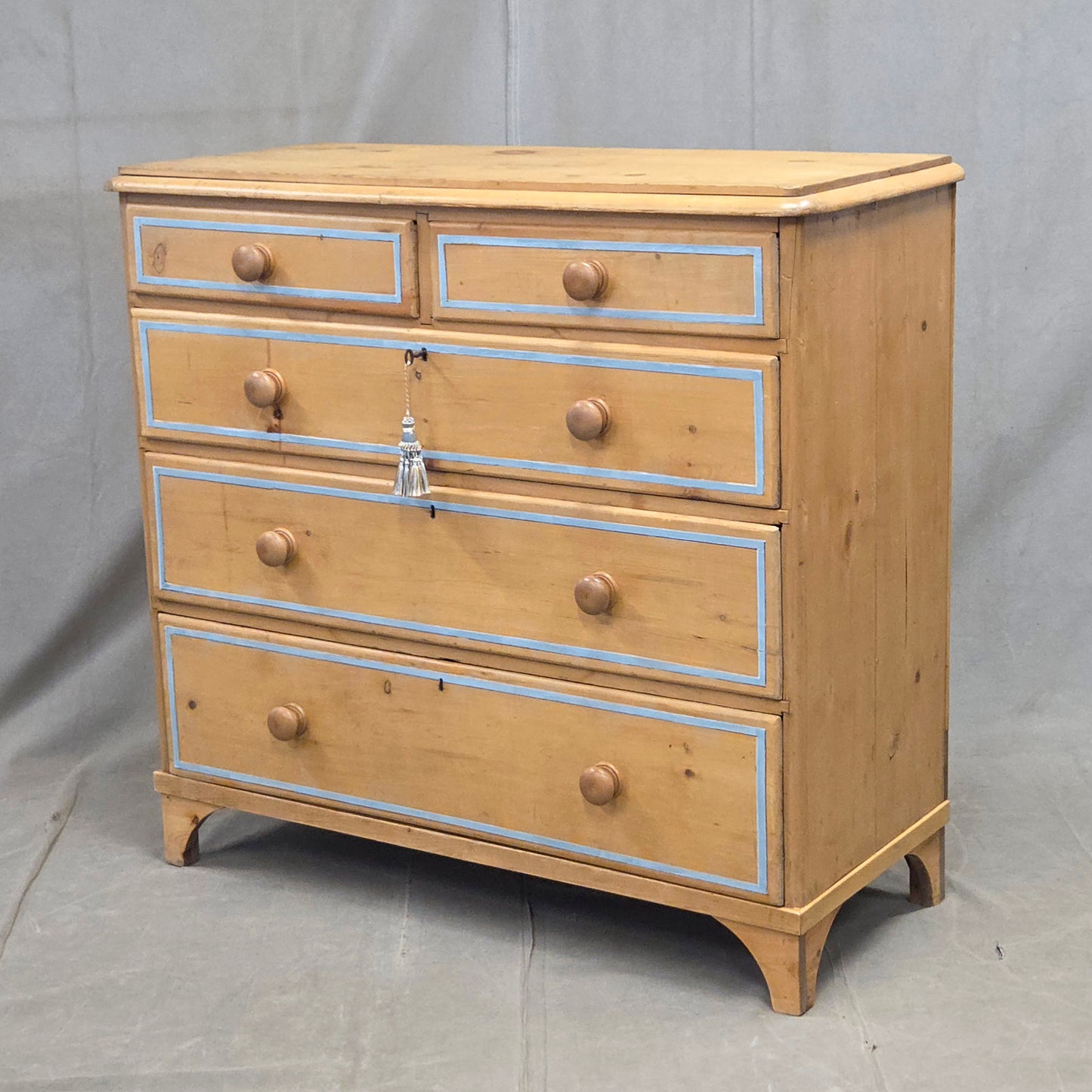 Antique English Edwardian Natural Pine Chest of Drawers with Blue French Line