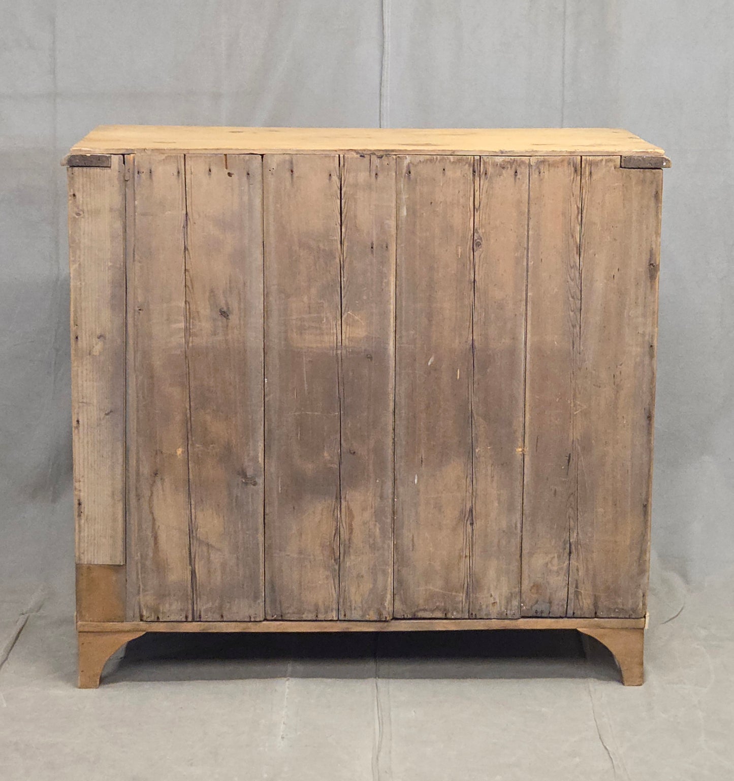 Antique English Edwardian Natural Pine Chest of Drawers with Blue French Line