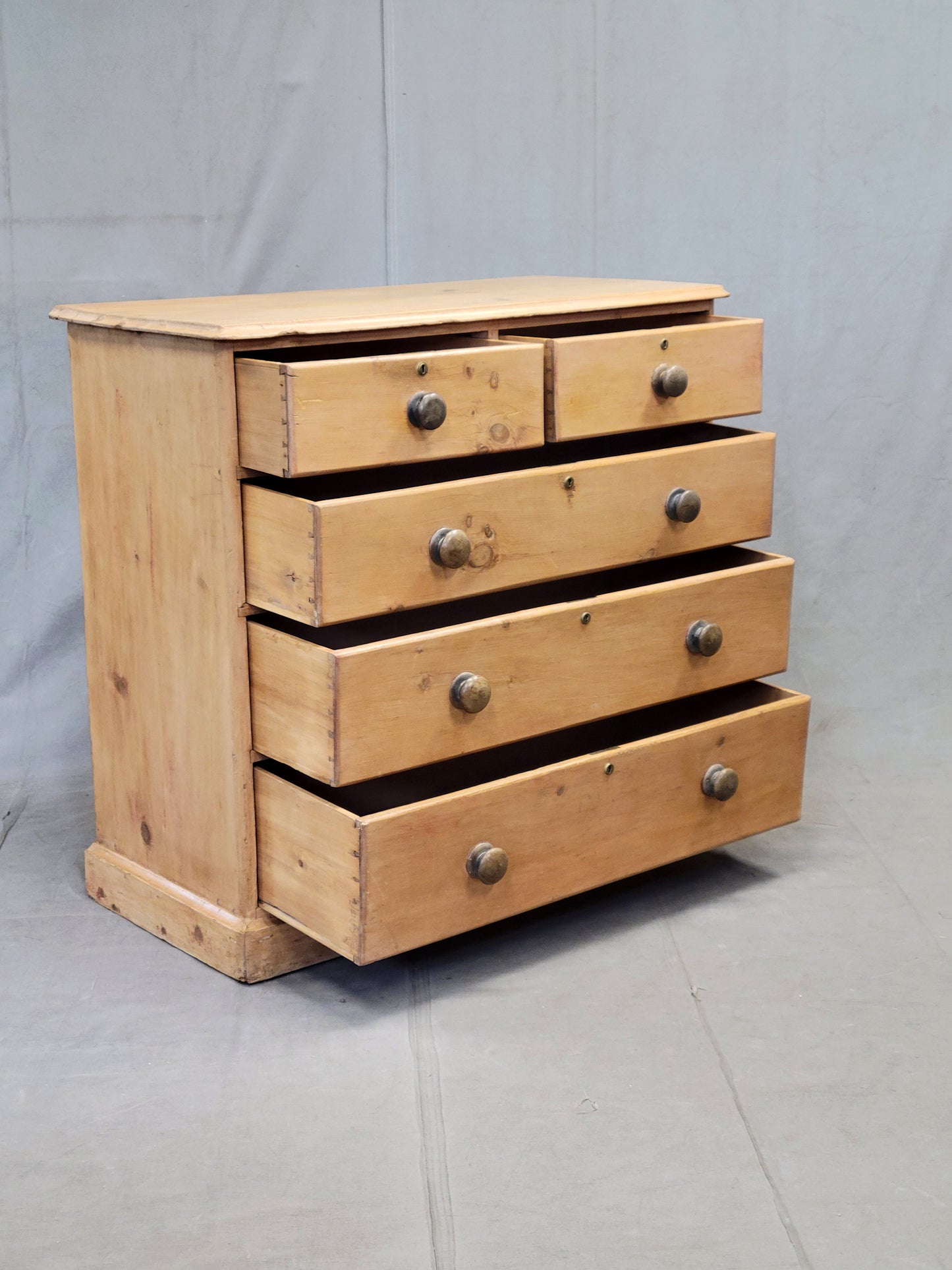 Antique English Edwardian Circa 1900 Scrubbed Pine Dresser Chest of Drawers