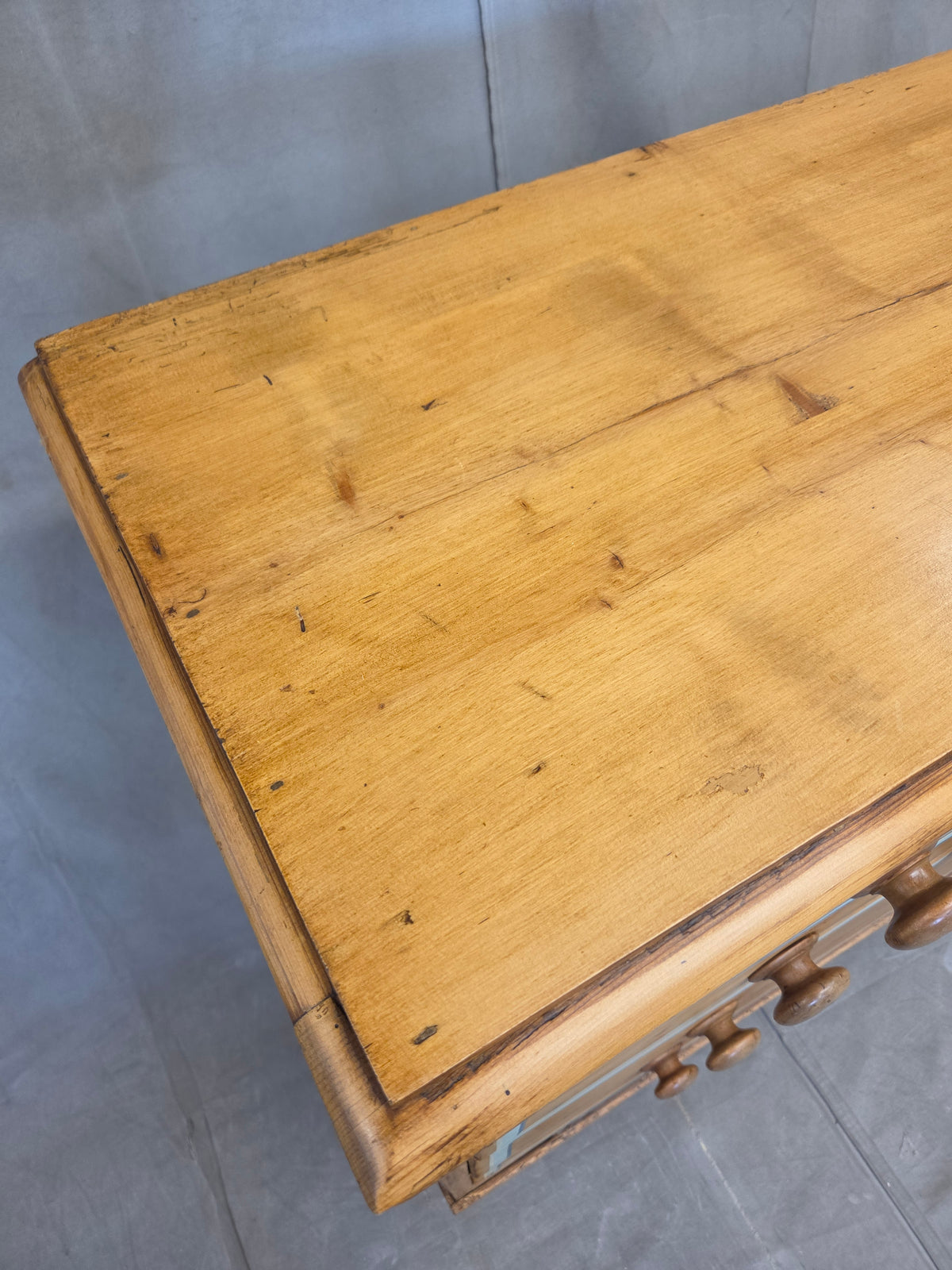 Antique English Edwardian Natural Pine Chest of Drawers with Blue French Line