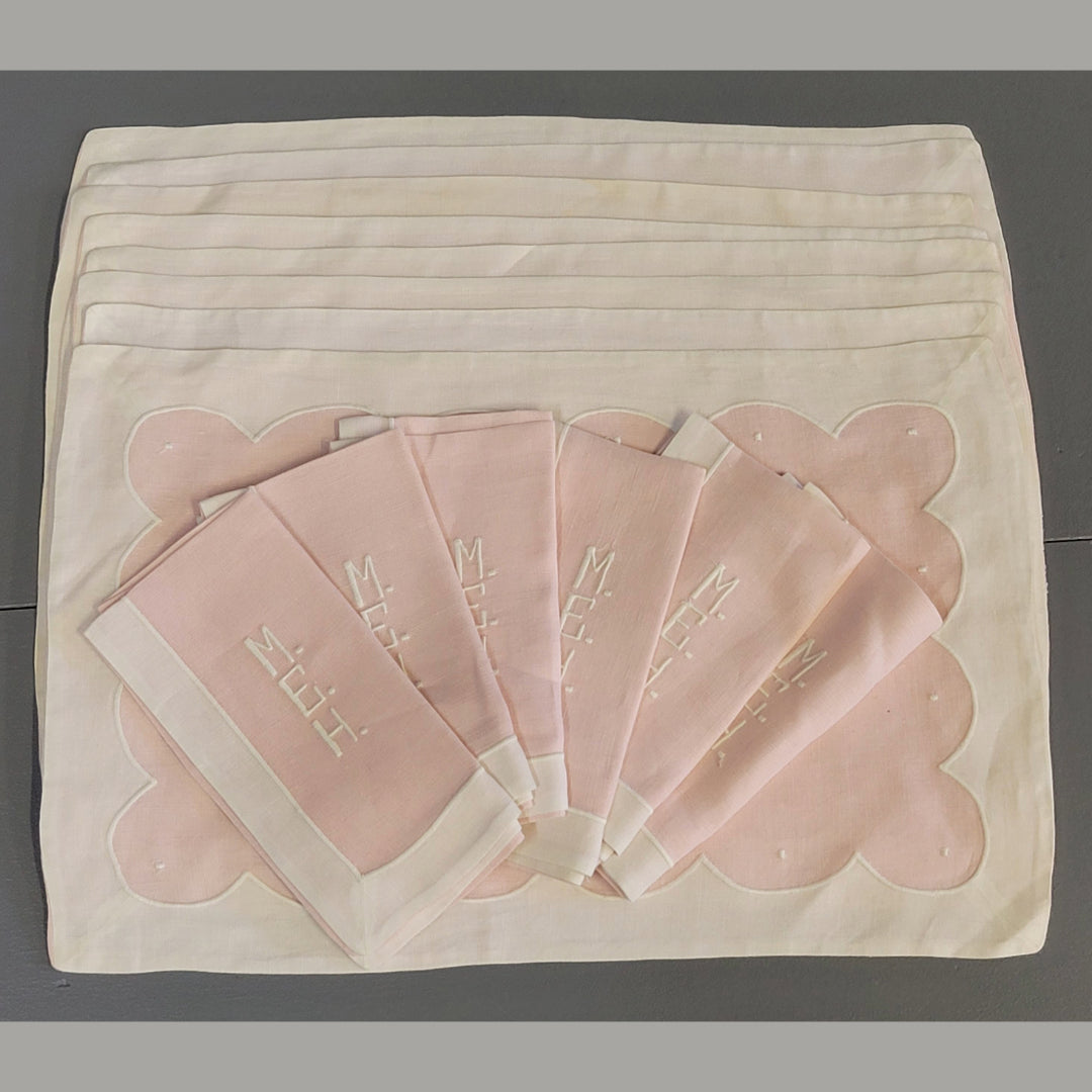 Vintage 1950s Pink and White Scallop Embroidered Linen Placemat and Napkin Set